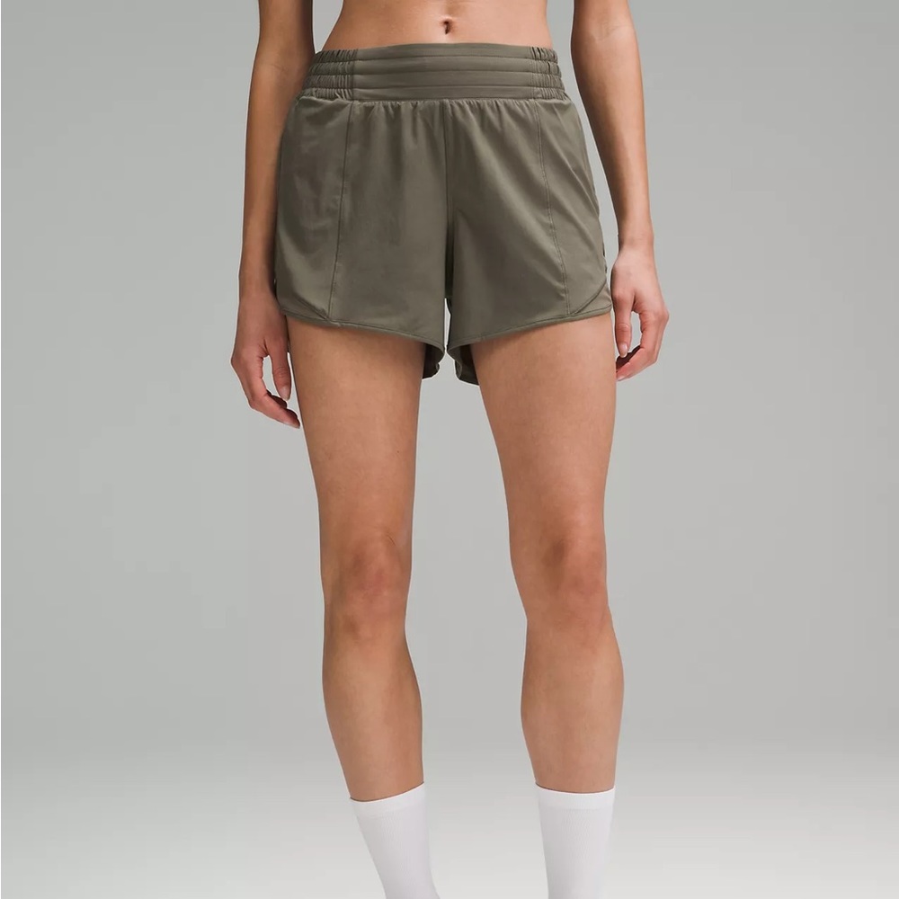 NWT Army Green Size 6 Lululemon Hotty Hot HR Short - 4” *Lined